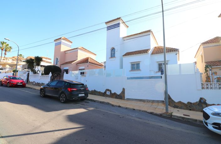 Image No.4-Villa de 4 chambres à vendre à Orihuela Costa