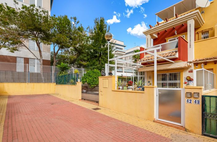 Image No.32-3 Bed Property for sale