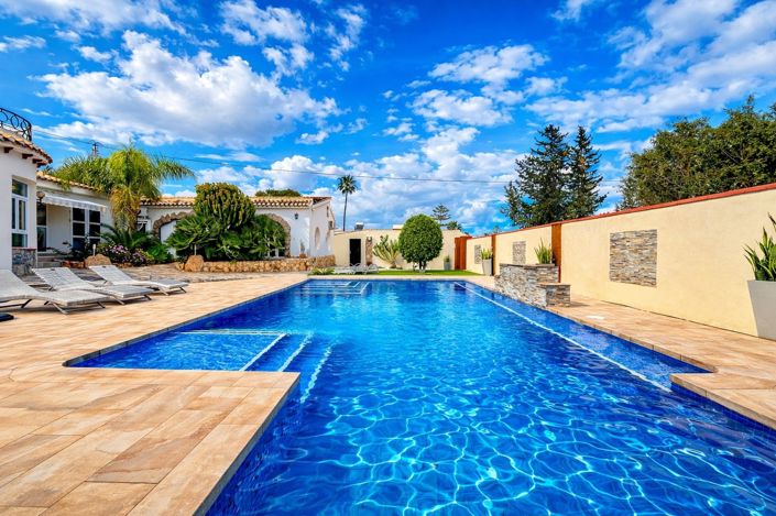 Image No.2-Villa de 6 chambres à vendre à Cabo Roig
