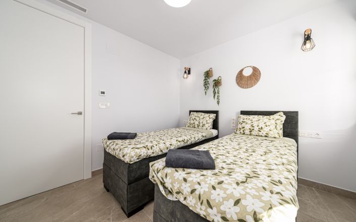 Image No.15-2 Bed Property for sale