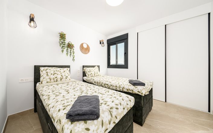 Image No.20-2 Bed Property for sale