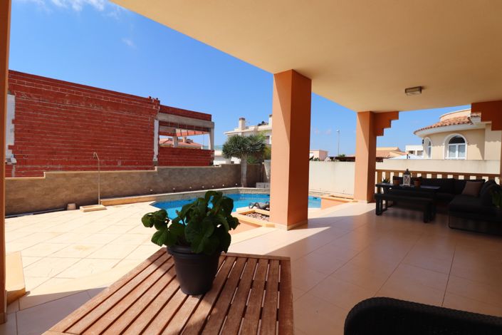 Image No.19-4 Bed Villa for sale