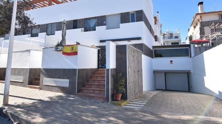 Image No.37-3 Bed Townhouse for sale