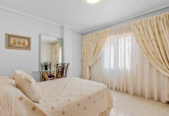 Image No.29-7 Bed Property for sale