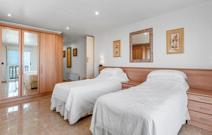 Image No.39-7 Bed Property for sale