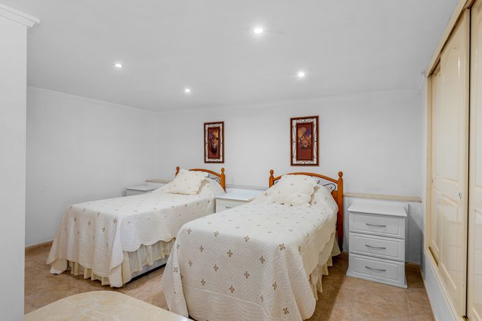 Image No.48-7 Bed Property for sale