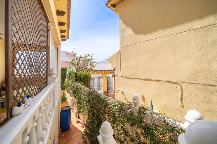 Image No.13-4 Bed Townhouse for sale