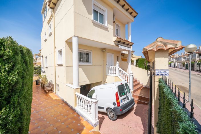 Image No.40-4 Bed Townhouse for sale