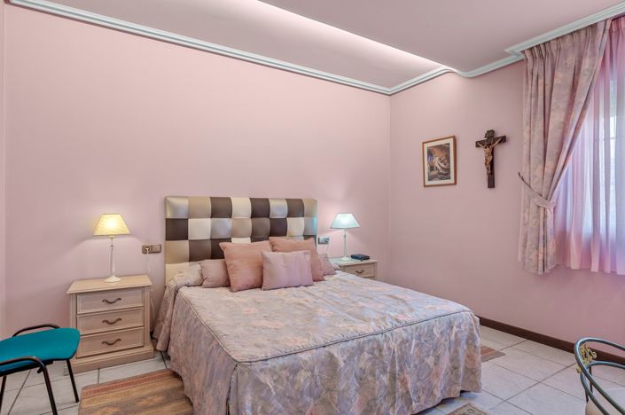 Image No.27-6 Bed Villa for sale