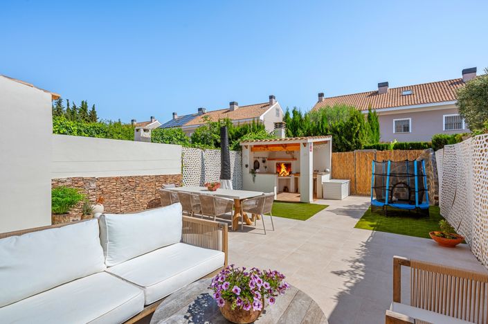 Image No.2-4 Bed Townhouse for sale