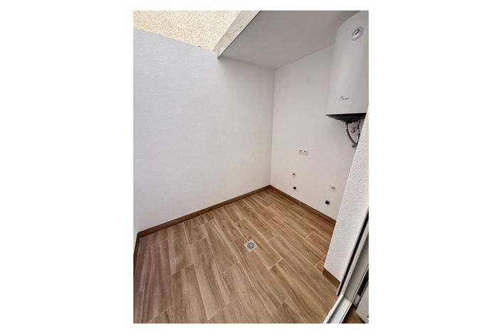 Image No.24-3 Bed Property for sale
