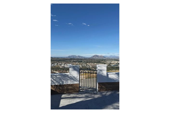 Image No.27-3 Bed Property for sale