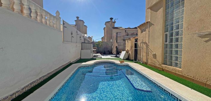 Image No.13-2 Bed Townhouse for sale