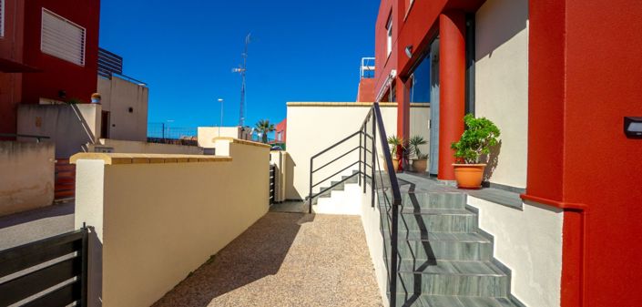Image No.27-3 Bed Townhouse for sale