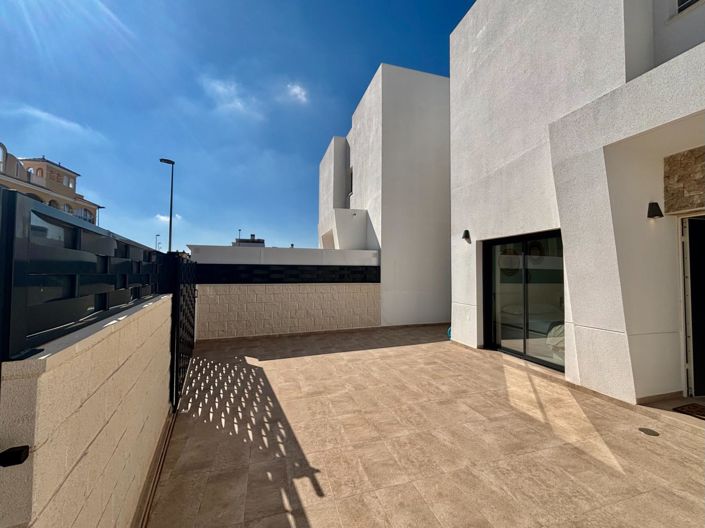 Image No.20-3 Bed Villa for sale