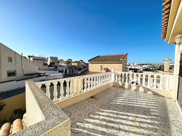 Image No.19-3 Bed Villa for sale