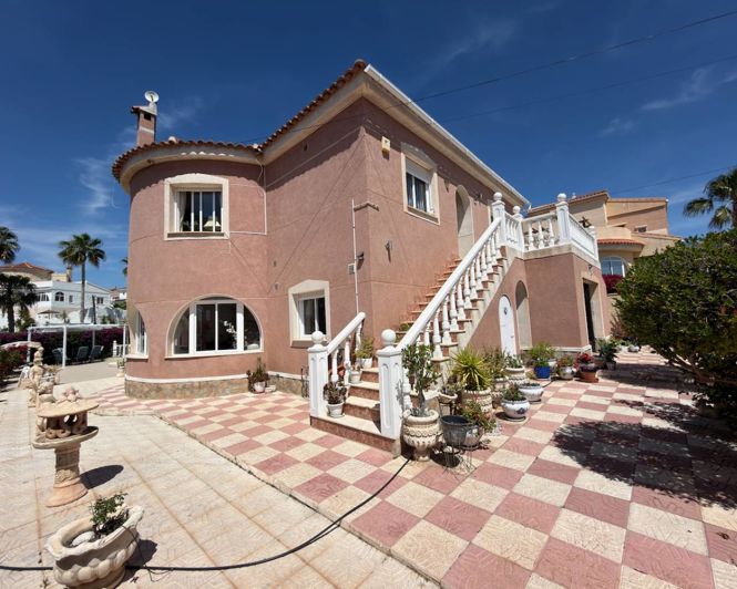 Image No.2-Villa de 5 chambres à vendre à Ciudad Quesada