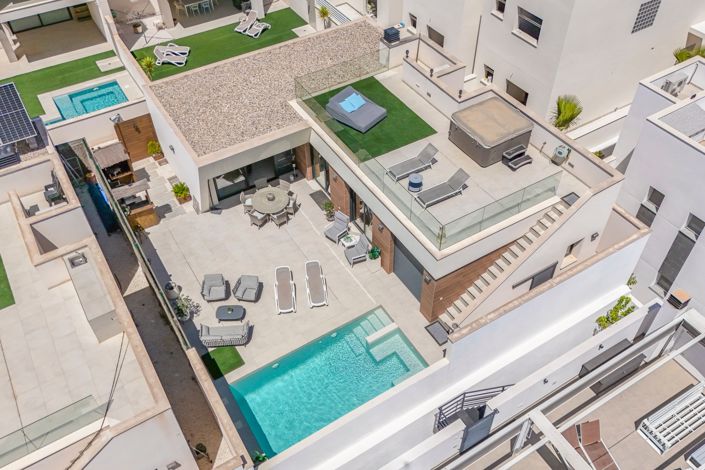 Image No.2-4 Bed Villa for sale