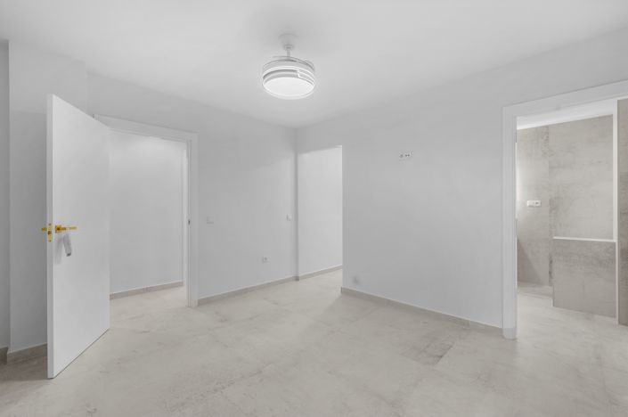 Image No.15-3 Bed Apartment for sale