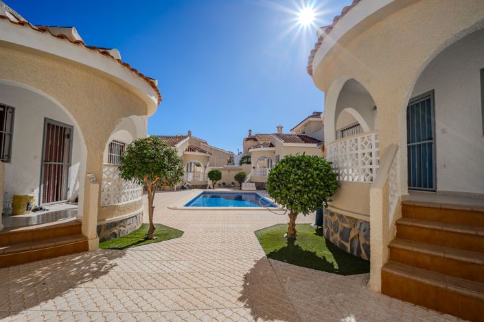 Image No.4-10 Bed Villa for sale