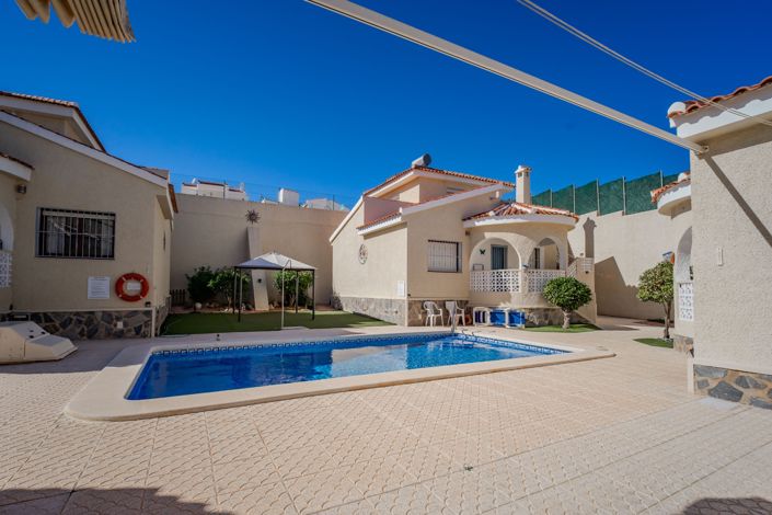 Image No.6-10 Bed Villa for sale