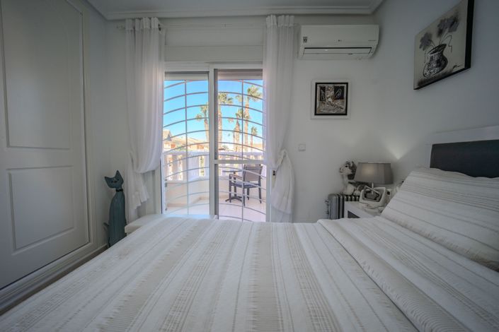 Image No.10-2 Bed Property for sale