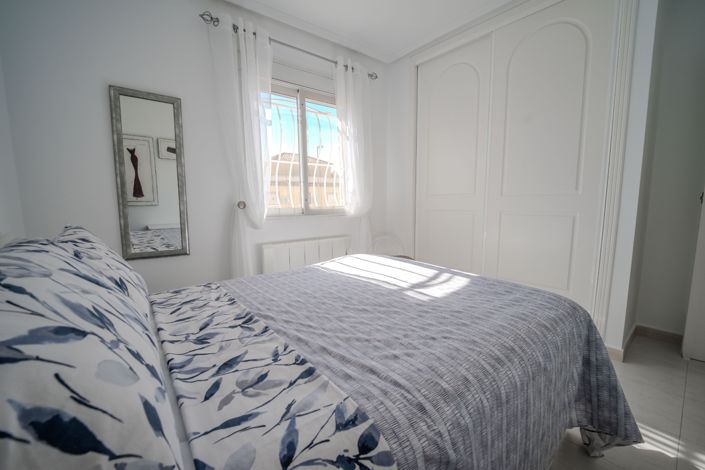 Image No.17-2 Bed Property for sale