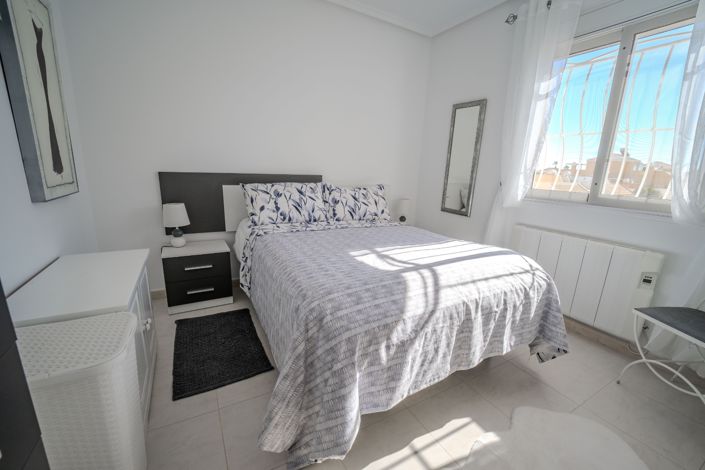 Image No.18-2 Bed Property for sale