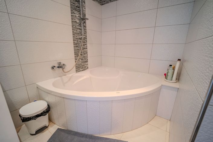 Image No.20-2 Bed Property for sale