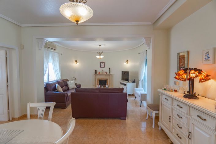 Image No.10-4 Bed Villa for sale