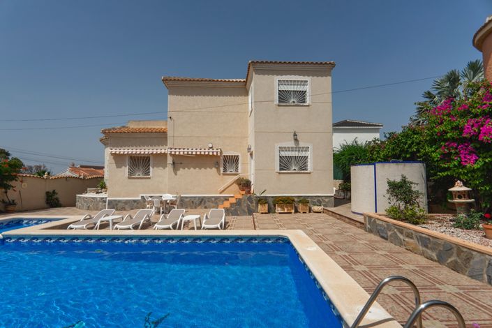 Image No.2-4 Bed Villa for sale
