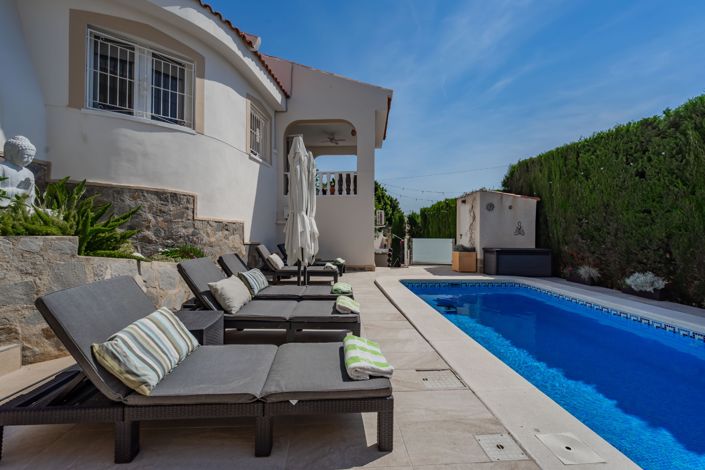 Image No.44-4 Bed Villa for sale