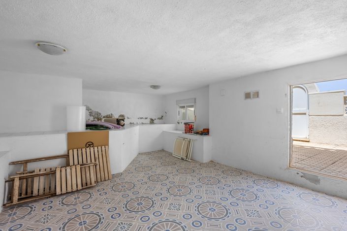 Image No.24-3 Bed Property for sale