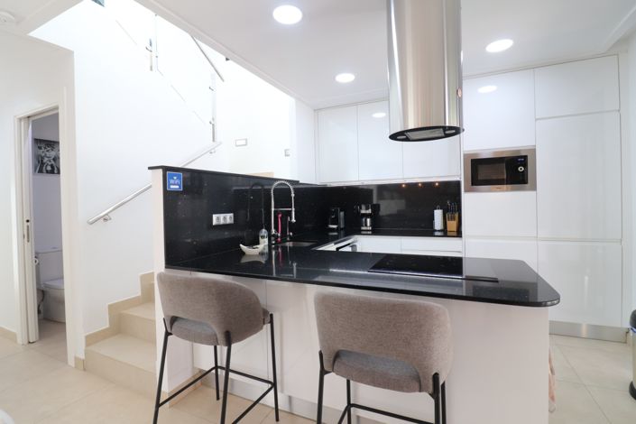 Image No.12-3 Bed Property for sale