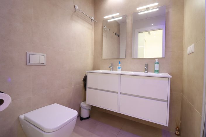 Image No.19-3 Bed Property for sale
