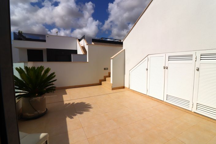 Image No.26-3 Bed Property for sale