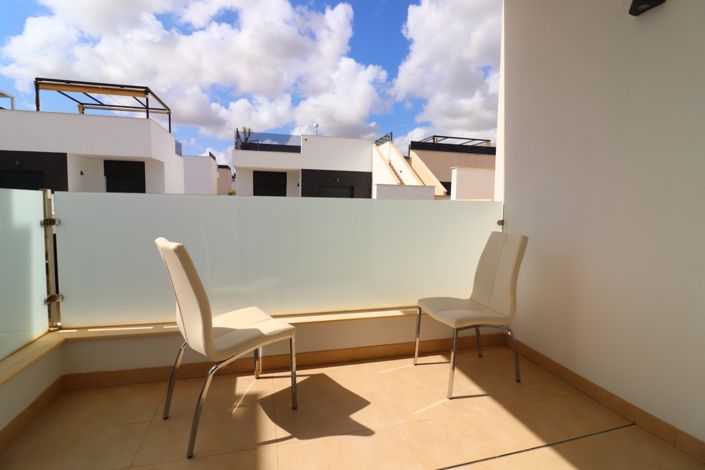 Image No.28-3 Bed Property for sale