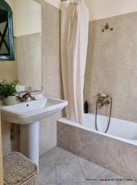house-1-bathroom