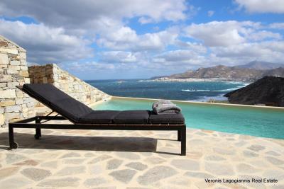 Almiriki-House-for-rent-Naxos-Greece-sunbed-1-3-mb