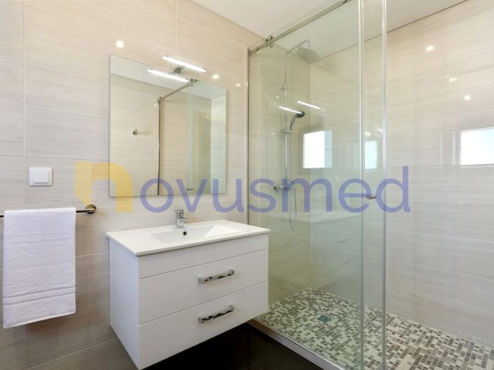 Image No.17-10 Bed House for sale