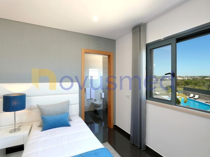 Image No.18-10 Bed House for sale