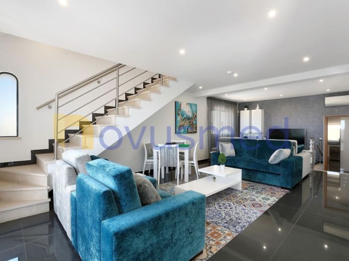 Image No.6-10 Bed House for sale