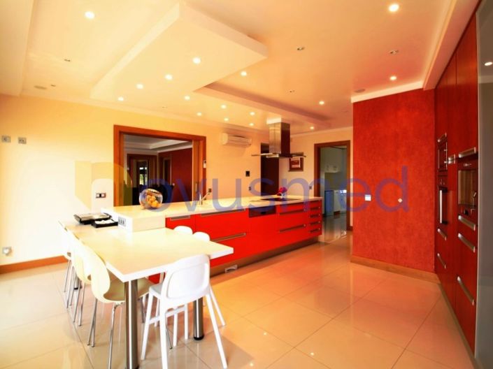 Image No.17-5 Bed House for sale