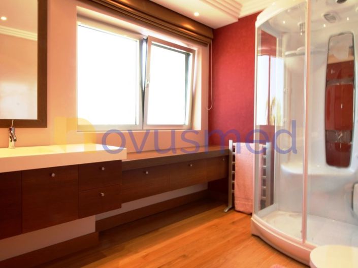 Image No.30-5 Bed House for sale