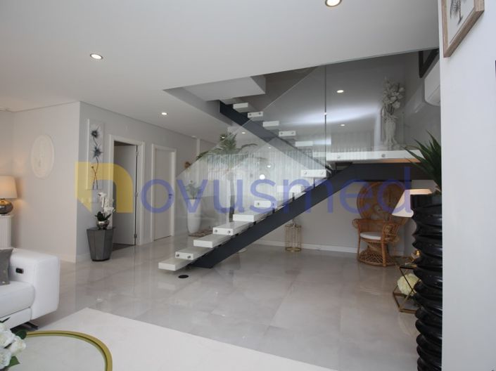 Image No.11-3 Bed House for sale