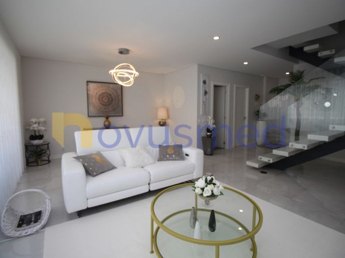 Image No.8-3 Bed House for sale