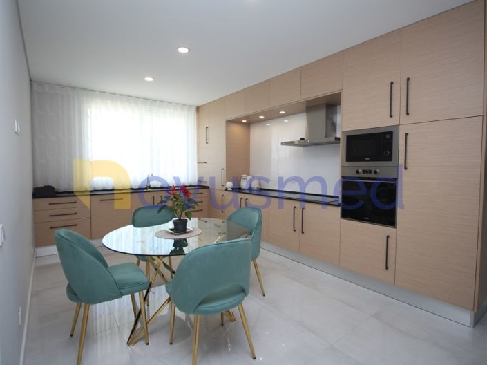 Image No.9-3 Bed House for sale