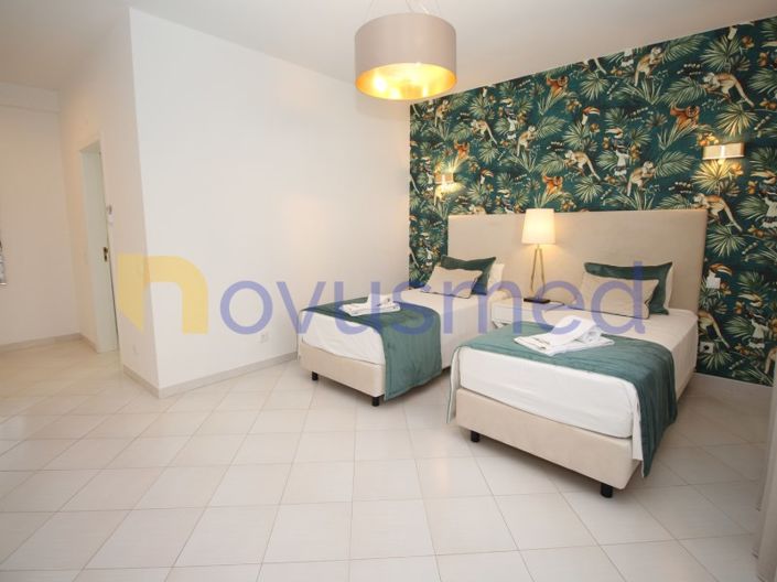 Image No.25-7 Bed House for sale