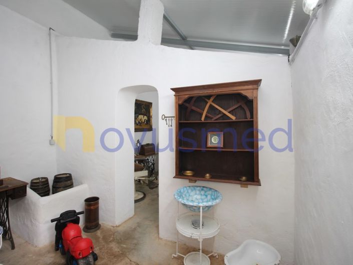 Image No.19-2 Bed Farmhouse for sale