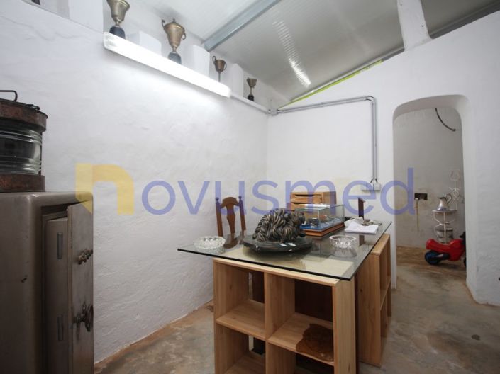 Image No.20-2 Bed Farmhouse for sale